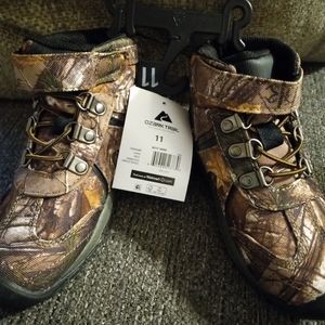 Kids camo boot shoes